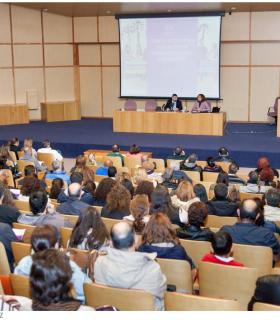 Los padres y madres de los futuros universitarios se acercan a la ULL para interesarse por los estudios de sus hijos. · foto 2