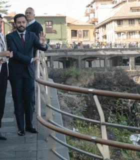 La consejera y el viceconsejero de Turismo realizan una visita oficial al Puerto de la Cruz en compañía de su alcalde y varios concejales del grupo de gobierno. · foto 2