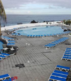 El Gobierno local de Puerto de La Cruz mejora la dotación material en el Lago Martiánez. · foto 2