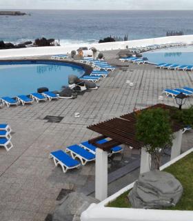 El Gobierno local de Puerto de La Cruz mejora la dotación material en el Lago Martiánez. · foto 1