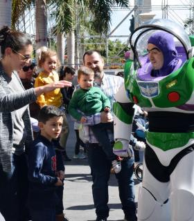 Las comparsas adelantan el Carnaval al segundo Ven a Santa Cruz del año. · foto 2