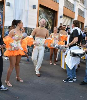 Las comparsas adelantan el Carnaval al segundo Ven a Santa Cruz del año. · foto 1