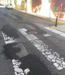 La Concejalía de Vías y Obras de Telde continúa con el rebacheo de las calles del municipio. · foto 1