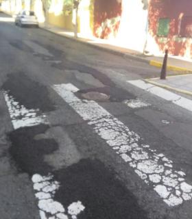 La Concejalía de Vías y Obras de Telde continúa con el rebacheo de las calles del municipio. · foto 3