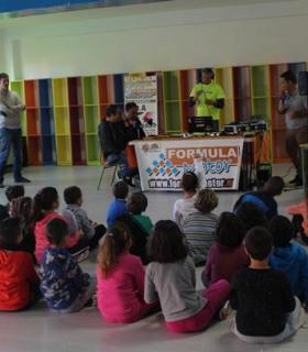 Los alumnos del CEIP Teófilo Pérez de Tegueste viven la magia de la radio. · foto 1