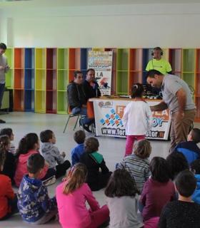 Los alumnos del CEIP Teófilo Pérez de Tegueste viven la magia de la radio. · foto 2