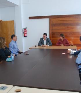 Mogán busca colaborar con Hecansa para mejorar la formación en materia turística en el municipio. · foto 4