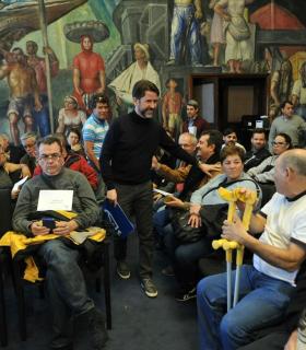El Cabildo de Tenerife entrega 72.700 euros a los 101 grupos del Carnaval de Santa Cruz de Tenerife. · foto 2