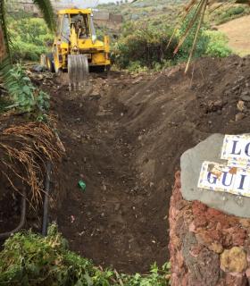 El Ayuntamiento de Telde limpia el cauce del barranco de Lomo Guinea para evitar incidentes ante la previsión de lluvias. · foto 2