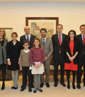 El Cabildo de Tenerife entrega el título de Hijo Ilustre de la isla de Tenerife a Javier Dorta. · foto 2