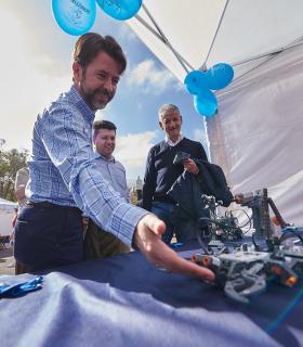 Los equipos Aldeatron Robotix y Curiosity I, vencedores de la First Lego League Canarias 2017. · foto 1