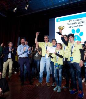 Los equipos Aldeatron Robotix y Curiosity I, vencedores de la First Lego League Canarias 2017. · foto 2