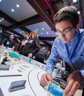 Los equipos Aldeatron Robotix y Curiosity I, vencedores de la First Lego League Canarias 2017. · foto 3