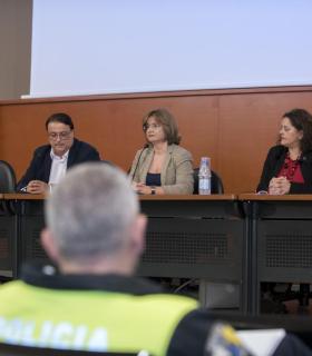 El Ayuntamiento de Las Palmas de Gran Canaria clausura las jornadas de formación a los policías que aspiran a formar parte de la nueva unidad UPAL. · foto 1
