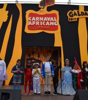 Domingo de carnaval para los más pequeños en la Plaza de Santiago de Gáldar. · foto 1