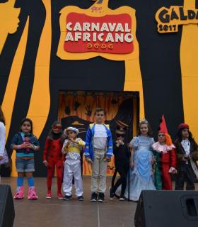 Domingo de carnaval para los más pequeños en la Plaza de Santiago de Gáldar. · foto 2