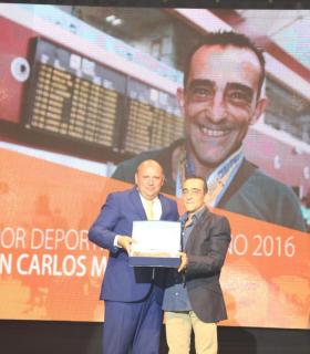 Rinder y Mohino, mejores deportistas de Adeje en una gala que homenajeó al patinador Javier Fernández. · foto 2