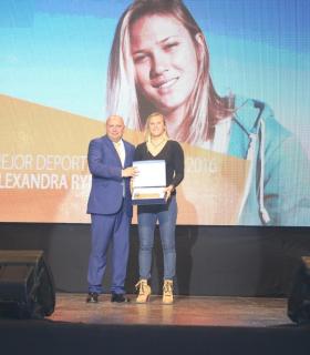 Rinder y Mohino, mejores deportistas de Adeje en una gala que homenajeó al patinador Javier Fernández. · foto 5