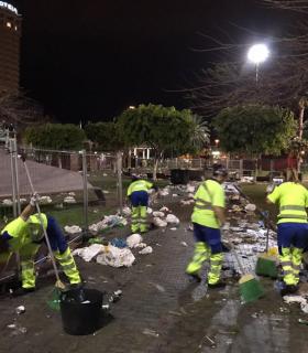 Limpieza retira 18.000 kilos de residuos tras las celebraciones del Carnaval Tradicional y la Noche de Carnaval de Las Palmas de Gran Canaria. · foto 1