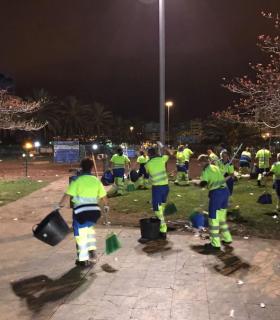 Limpieza retira 18.000 kilos de residuos tras las celebraciones del Carnaval Tradicional y la Noche de Carnaval de Las Palmas de Gran Canaria. · foto 4