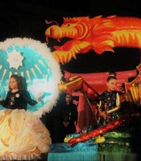 Valle Gran Rey corona a Madelin Nuez Barrios como Reina Infantil del Carnaval del Lejano Oriente 2017. · foto 1
