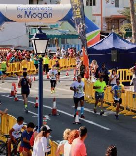 La alta participación de las categorías infantiles protagoniza la Carrera Popular de Arguineguín 2017. · foto 2