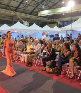 Gran acogida de público a la 3ª Feria Días de Celebración celebrada este fín de semana en Santa María de Guía. · foto 7