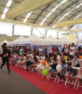 Gran acogida de público a la 3ª Feria Días de Celebración celebrada este fín de semana en Santa María de Guía. · foto 14