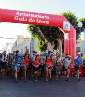 Francisco Santana y Raquel Rivero ganan la VI Carrera de Montaña. · foto 1