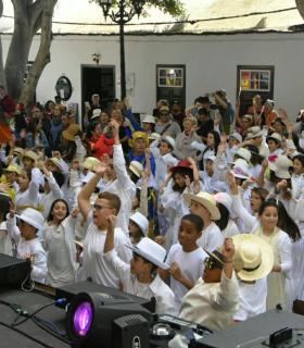 Miles de personas disfrutaron un año más del genuino Carnaval de Haría. · foto 7