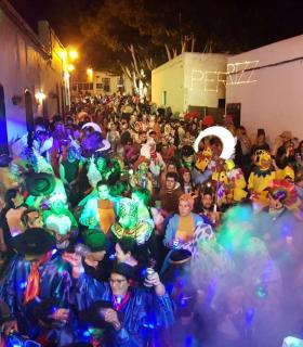 Miles de personas disfrutaron un año más del genuino Carnaval de Haría. · foto 2