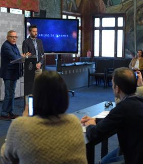 El Cabildo apuesta por el desarrollo económico con la Feria Internacional de la Moda de Tenerife. · foto 2