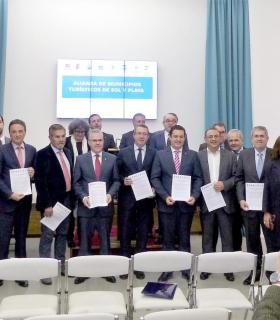 Adeje, Arona y San Bartolomé de Tirajana fundan la alianza de destinos turísticos más importante del país. · foto 1
