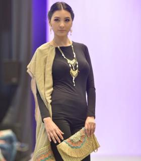 La joyería, la bisutería y los complementos irrumpen con fuerza en la primera de las pasarelas de la Feria Internacional de la Moda de Tenerife. · foto 6