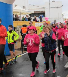 Los Realejos se volverá a teñir de rosa este domingo en la carrera solidaria de referencia de la isla. · foto 1