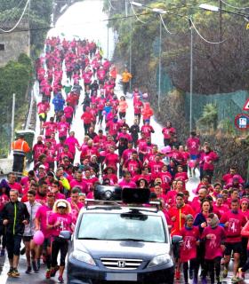 Los Realejos se volverá a teñir de rosa este domingo en la carrera solidaria de referencia de la isla. · foto 2