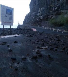 El fuerte oleaje provoca destrozos en la costa de Tacoronte por más de 8.000 euros. · foto 3