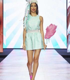 La moda baño y para vestir a la mujer deslumbró en las las pasarelas de la Feria Internacional de la Moda de Tenerife. · foto 6