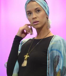 La pasarela central de la Feria Internacional de la Moda de Tenerife acogió en la mañana de hoy domingo un desfile de joyas, bisutería y complementos. · foto 4