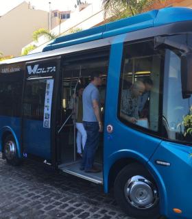 El Consistorio de Puerto de La Cruz comienza el proceso para implantar guaguas eléctricas en el municipio. · foto 2
