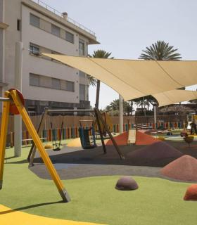 Este jueves abre sus puertas la renovada zona infantil del Parque de la Torre del Conde. · foto 2