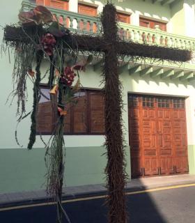Más de 10 mil flores adornan las calles de Guía en la IX edición de su Pascua Florida. · foto 18