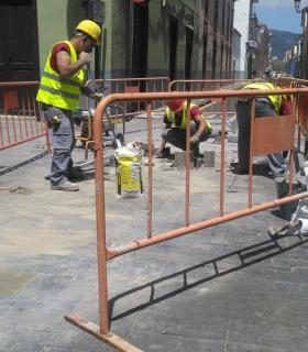 Sustitución de los adoquines en Tabares de Cala. · foto 2