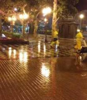 Limpieza retira 8.500 kilos de residuos tras la celebración de la Nochevieja en Las Palmas de Gran Canaria · foto 2