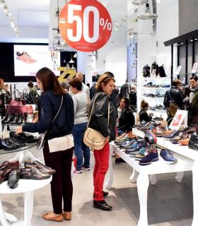 Las Rebajas toman el testigo de la Navidad en Santa Cruz de Tenerife en el primer domingo de 2018 · foto 3