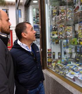 Las Rebajas toman el testigo de la Navidad en Santa Cruz de Tenerife en el primer domingo de 2018 · foto 2