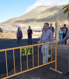 El alcalde de Gáldar inaugura una nueva calle en Pepita Rios que mejora la accesibilidad al colegio Los Quintana · foto 2