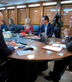 Fernando Clavijo fija como prioridad que la mejoría económica llegue directamente a las familias en 2018 · foto 1