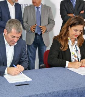 El Gobierno de Canarias firma el II Plan de Infraestructuras Sociosanitarias con los siete Cabildos Insulares · foto 1