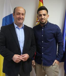 El área de Deportes muestra su apoyo al tinerfeño Maikel García, aspirante al título mundial ISKA de kick boxing · foto 1